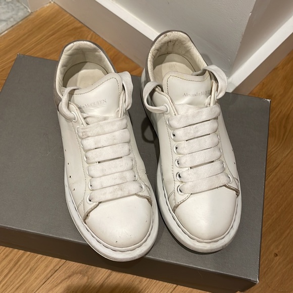 Alexander McQueen Women's Oversized Suede Heel Detail Sneakers - Picture 2 of 12